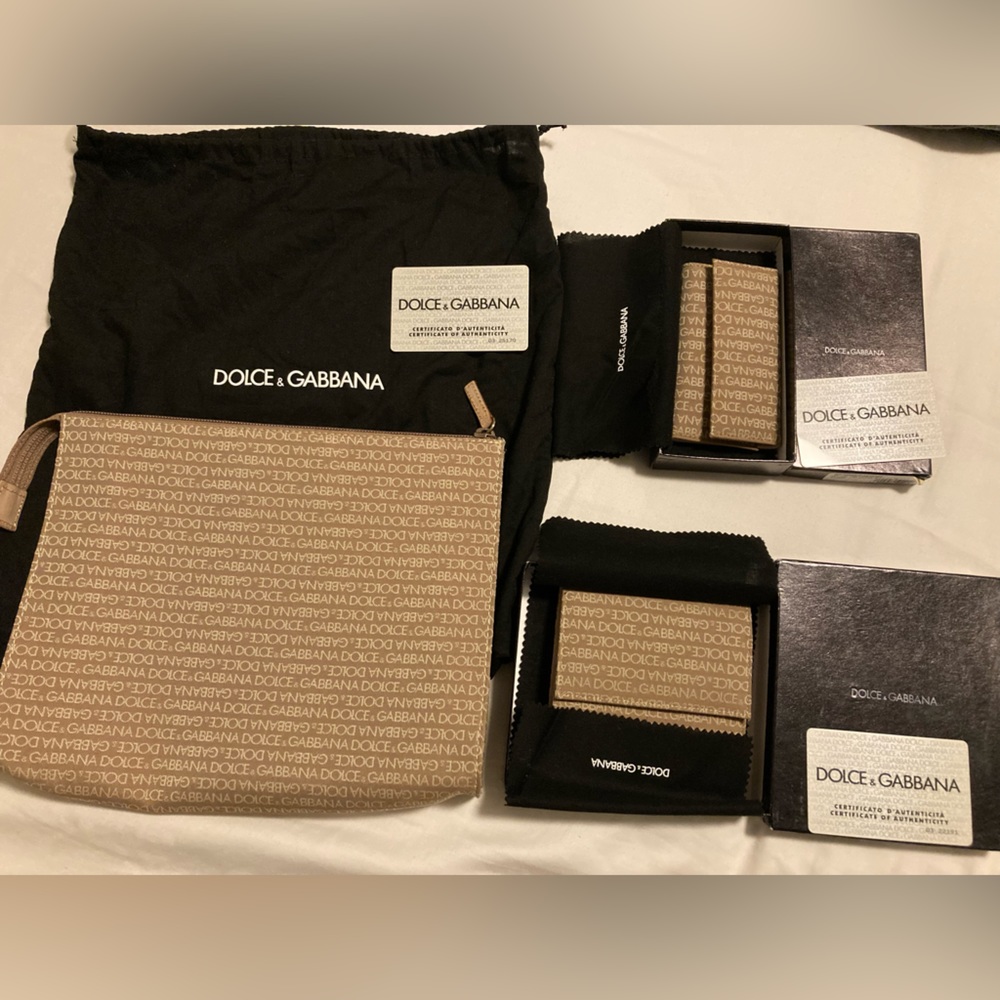 Authentic Dolce & Gabbana set. Hand purse, wallet, key chain.